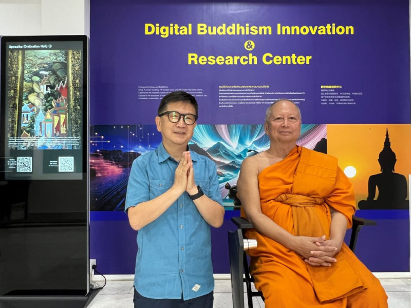 泰國佛教現代化推手宓雄(左)，深受梵智長老(右)肯定。   圖：網龍網絡公司/提供