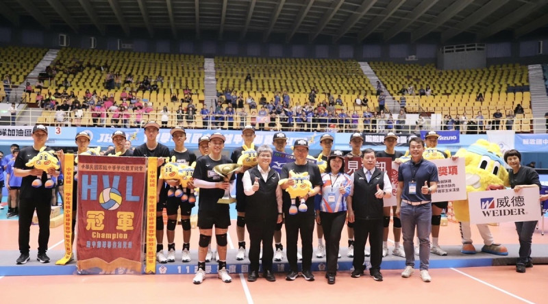 福誠高中國中部排球隊暌違11年再奪全國聯賽冠軍。   圖：高雄市教育局/提供
