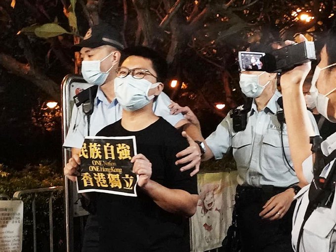 多次公開呼籲香港獨立的香港公民馬俊文，因涉嫌煽動他人分裂國家罪被判刑 5 年。因表現良好原可於 25 日提前出獄，但在第 23 條正式生效後，涉及國家安全的囚犯不得減刑，成為首位被 23 條影響的案例。   圖：翻攝自 @tzmwm X 帳號