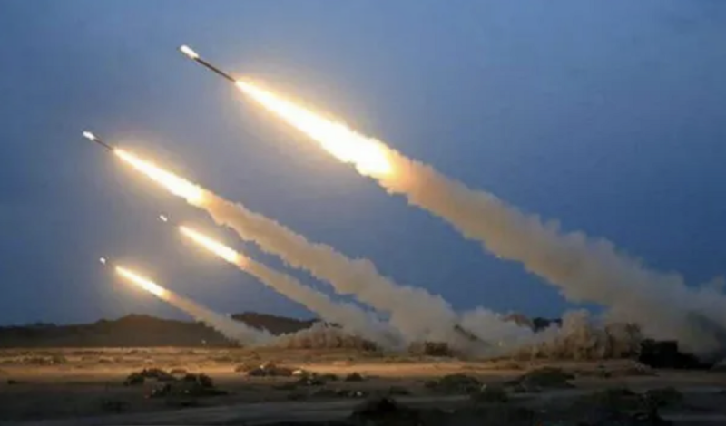 俄防空系統識別到，在別爾哥羅德州上空有 22 枚「吸血鬼」多管火箭砲馭火襲來，準備對俄境內目標實施襲擊。   圖 : 翻攝自騰訊網/兵器評論