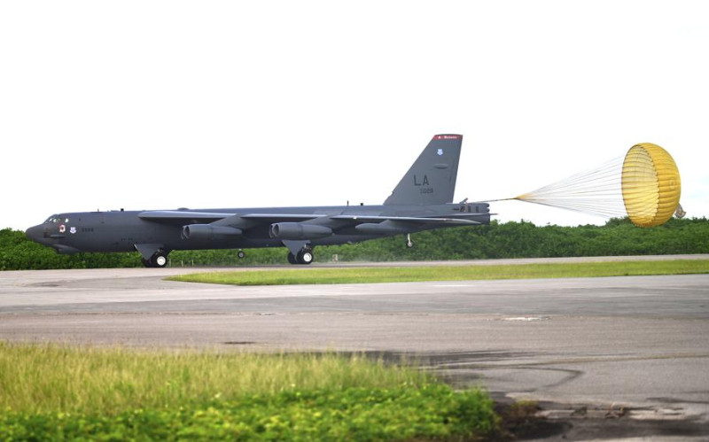 美國空軍2架B-52同溫層堡壘戰略轟炸機部署印度洋迪戈加西亞基地，應對中東局勢變化。   圖：翻攝U.S. Air Force