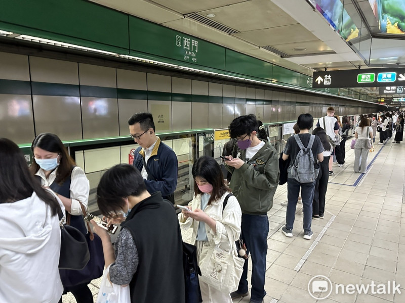 今早陸續發生多次有感地震，台北捷運公司將高運量列車限速40公里、文湖線列車50%速限進行巡軌，待檢視軌道狀況後，恢復營運。   圖：張良一 / 攝（資料照）