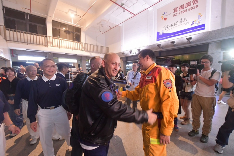 土耳其救援隊來台協助，慈濟執行長顏博文帶隊感恩。   圖／慈濟基金會提供
