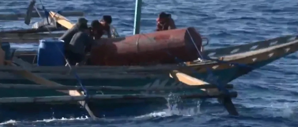 為防範中國海警船的衝撞，菲律賓漁船有加尖船首的趨勢。   圖 : 翻攝自騰訊網/熊姐