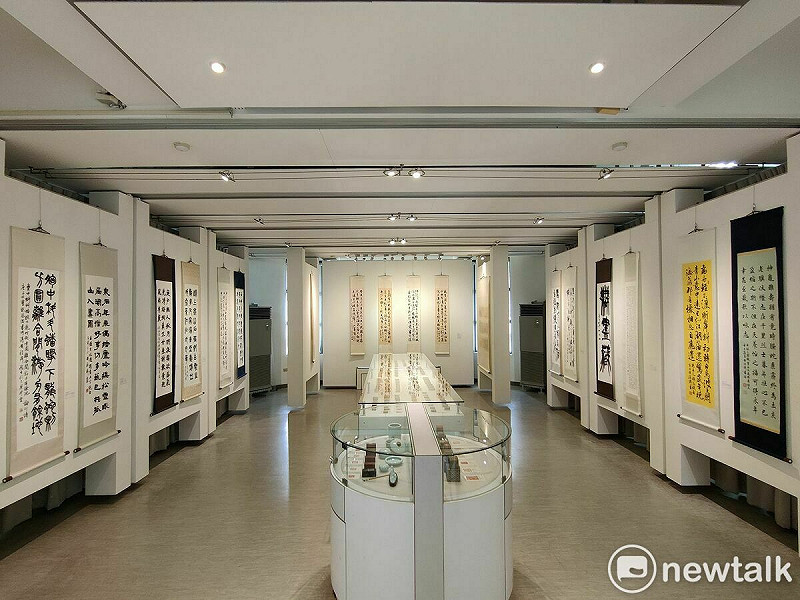 書法、篆刻、水墨藝術創作皆享有盛名，並獲獎無數的黃程瑋老師，經明宗書法藝術館力邀，自今日起至5月2日在明宗書法藝術館舉辦「2024黃程瑋書篆個展」。   圖：黃博郎／攝