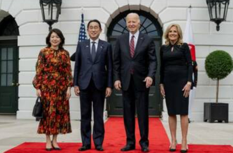 美國總統拜登夫婦在華盛頓與來訪的日本首相岸田夫婦合影。   圖 : 翻攝自拜登X