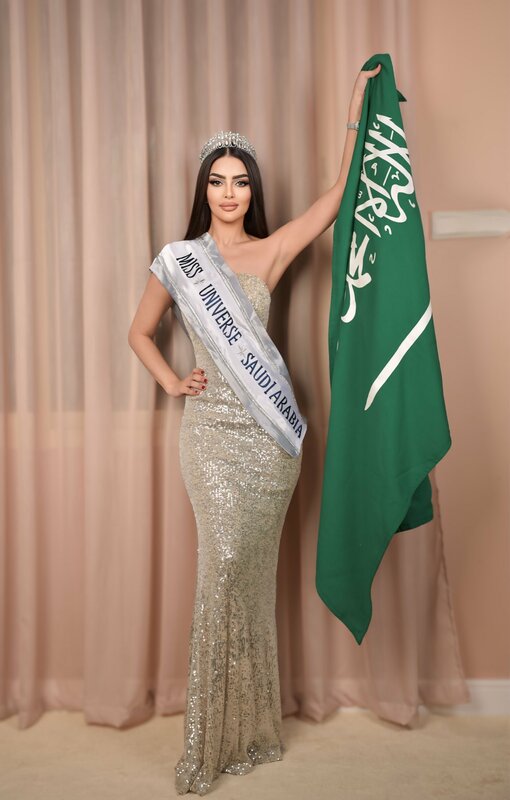 魯米·卡塔尼（Rumy al-Qahtani）在 Instagram、Facebook 和 TikTok 等平台上分享的貼文顯示她穿著沙烏地阿拉伯環球小姐的服裝，並表達了對參加比賽的榮幸之情。   圖 : 翻攝自X帳號@rumy_alqahtani