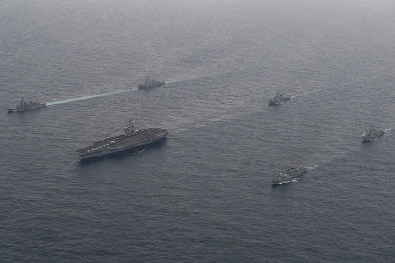 美日韓3國海軍在南韓濟州島南方公海海域進行海上聯合軍演。   圖：翻攝「X」@US7thFleet