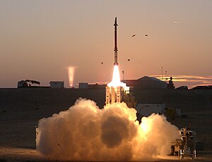 「大衛投石索」（David's Sling）是其次一層的飛彈防禦系統，能夠防禦短程和中程威脅。   圖 : 翻攝自維基百科