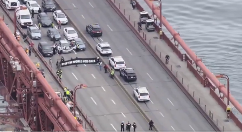 美國舊金山金門大橋的交通，近期因一場聲援巴勒斯坦的集會而完全堵塞。   圖：翻攝自 John Zhang X（前推特）帳號