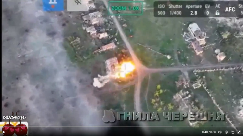 烏克蘭利用偵查無人機發現了俄軍的彈藥庫以及士兵，並成功破壞了該俄軍的據點。   圖：擷取自 @front_ukrainian X 分享影片