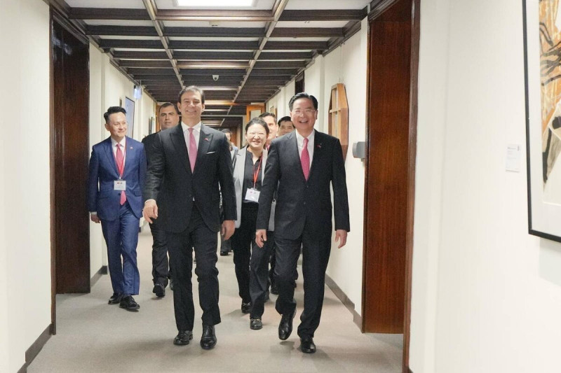 外交部長吳釗燮歡迎巴拉圭參議院議長歐斐拉來訪。   圖：外交部/提供