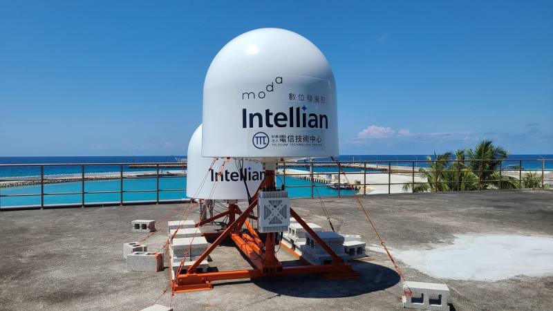 數位發展部今（17）天正式宣布開通太平島中軌衛星訊號，通訊效能提升3.9倍。   圖：數位部提供