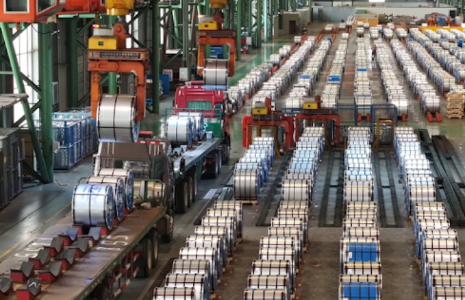  美國總統拜登將啟動301條款，對中國製的鋼、鋁產品提高 3 倍關稅。 圖 : 翻攝自新華網 