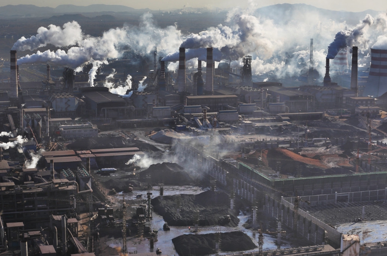 中國的鋼鐵產業製造大量的空氣汙染。   圖 : 翻攝自Lu Guan/ Green Peace
