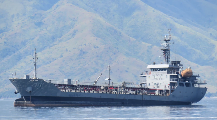 當地時間 4 月 22 日至 5 月 8 日，美國和菲律賓將舉行本年度「肩並肩」聯合軍事演習。在「擊沉演習」部分，演習擊沉目標選定為退役的菲律賓海軍補給艦「卡里拉亞湖」號   圖：翻攝自觀察者網