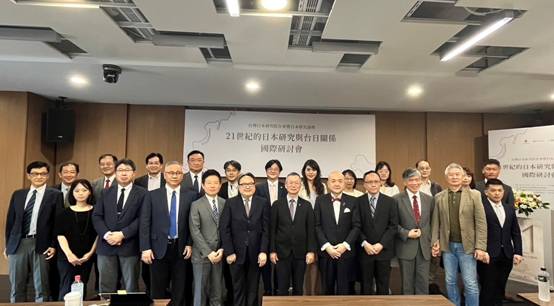 台灣日本研究院4月19日舉辦「21世紀的日本研究與台日關係」國際研討會，與會貴賓合影。   圖：台灣日本研究院提供