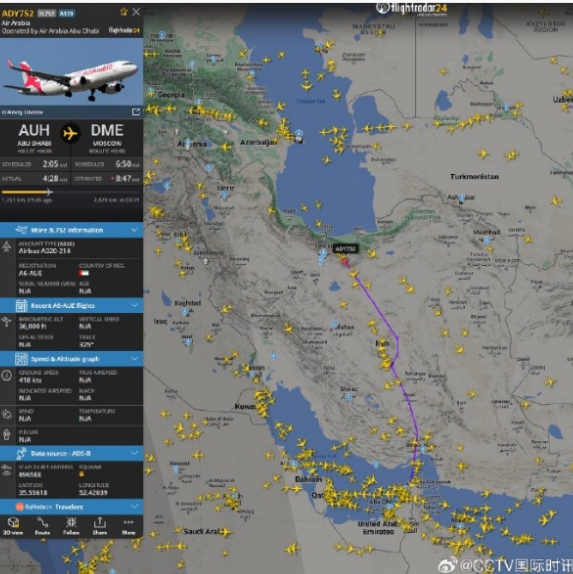 以色列對伊朗發動空襲時，附近的班機紛紛繞道而行。   圖 : 翻攝自FlightRader24