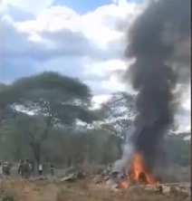 包括肯亞國防軍司令法蘭西斯·奧格拉在內的 10 人在墜機事件中喪生。   圖 : 翻攝自騰訊新聞
