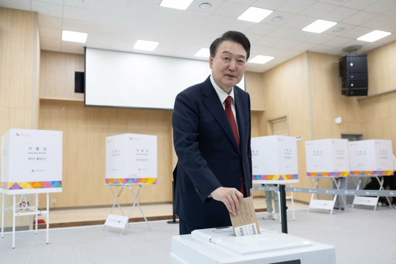 韓國於 4 月 10 日舉行國會改選，而尹錫悅所屬國民力量黨再次慘敗。   圖：尹錫悅Ｘ