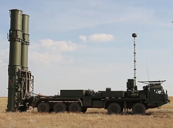 俄羅斯國防部長紹伊古近期表示，俄軍將在年底前接收新的軍事資產，包括初步部署 2 種不同配置的 S-500「普羅米修斯」防空導彈系統。圖為 S-500。   圖：翻攝自零度Military