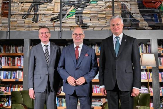 拉脫維亞總統林克維茨（左）、愛沙尼亞總統卡里斯（中）、立陶宛總統諾賽達（右）   圖：翻攝自愛沙尼亞總統府官網