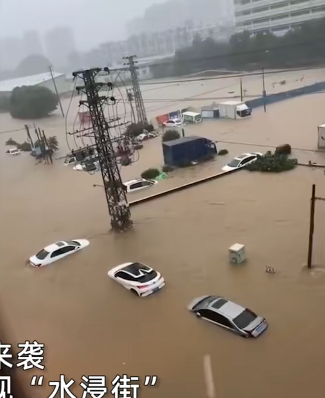 中國各地近期都受到強對流天氣影響。圖為淹水的廣東中山。   圖：翻攝自掌聞視訊