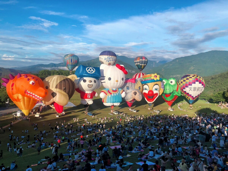 台東暑假重頭戲「台灣國際熱氣球嘉年華」將於7月6日至8月19日在鹿野高台繽紛展開。   圖：台東縣政府／提供