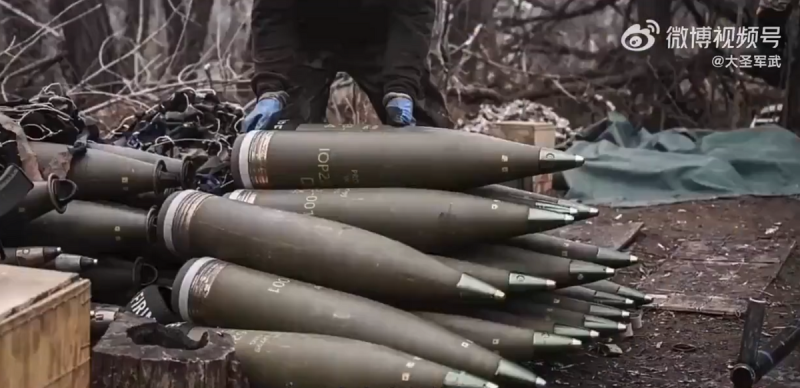 美國近期找到了 200 多萬發 203 毫米重砲彈，很有可能將其贈送給缺乏彈藥的烏克蘭。   圖：翻攝自微博