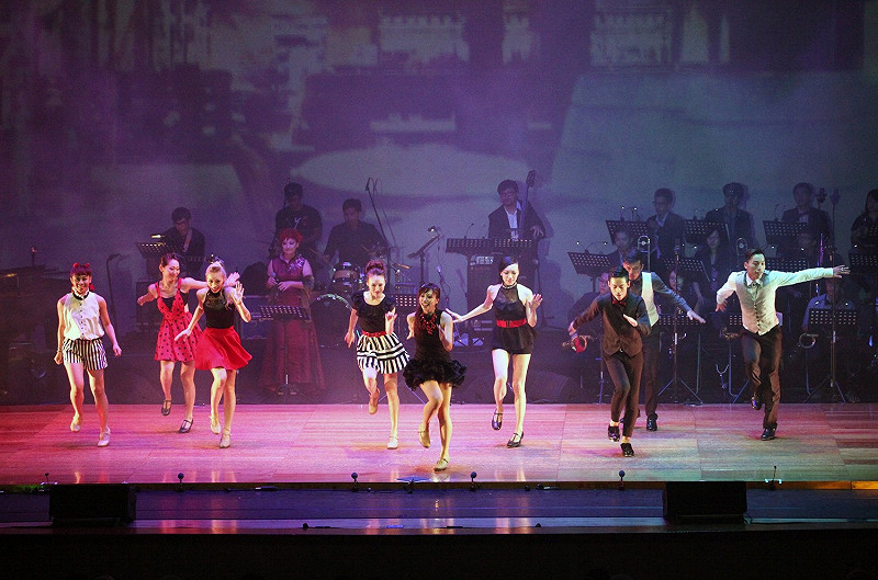 7月7日(五)晚間7時30分於桃園區中正公園，由舞工廠舞團演出《踢踏舞的搖擺年代》。   圖：桃園市政府/提供