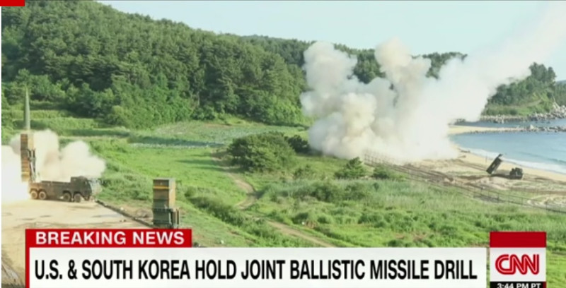 CNN報導，美國與韓國5日上午聯合軍事演習，發射2枚導彈。   圖：翻攝CNN
