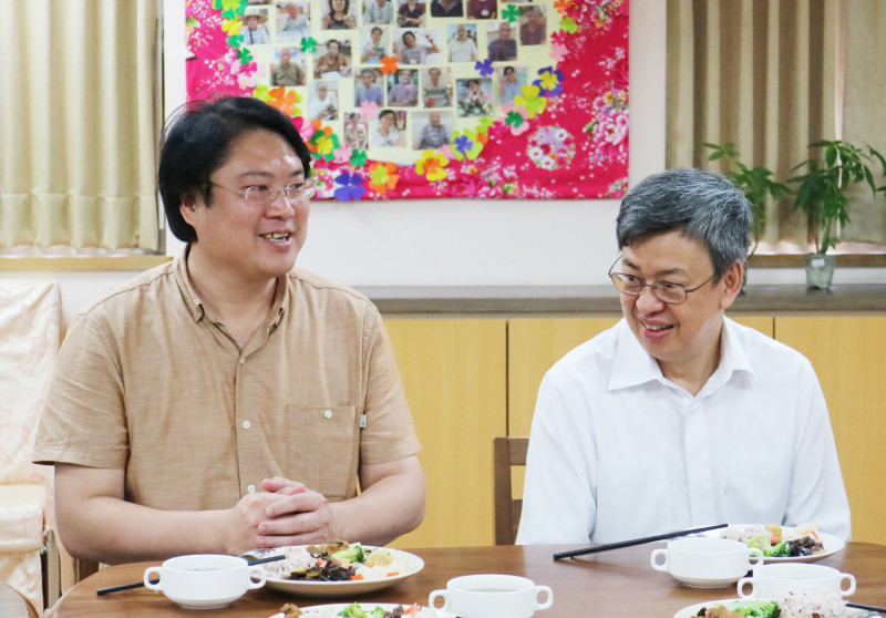 基隆市長林右昌（左）及副總統陳建仁（右）。   圖 : 基隆市政府/提供