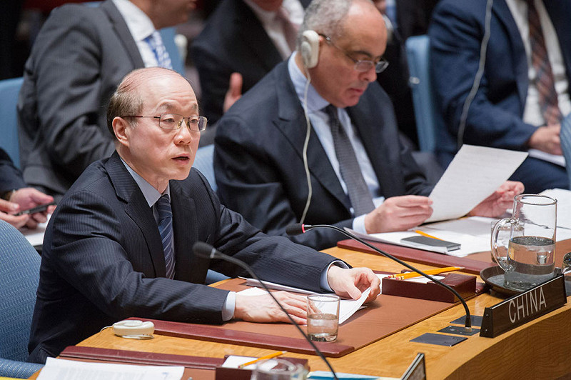 中國駐聯合國代表劉結一（左）呼籲各方克制，朝鮮半島問題不能以武力解決。   圖：翻攝聯合國官網/Rick Bajornas