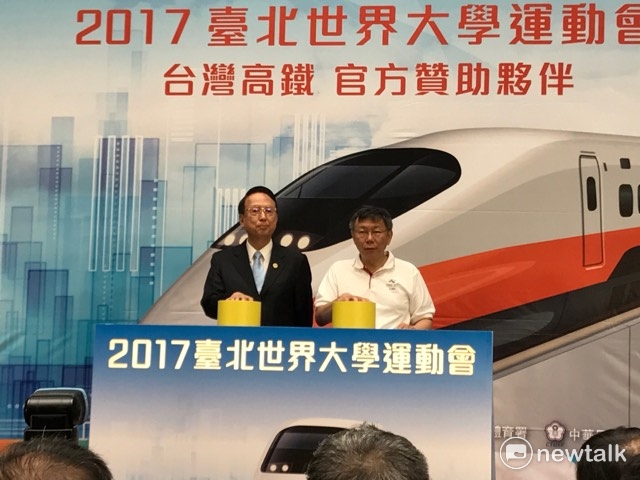 台北市長柯文哲（右）與台灣高鐵公司董事長江耀宗（左）共同啟動儀式。   圖 : 周煊惠／攝