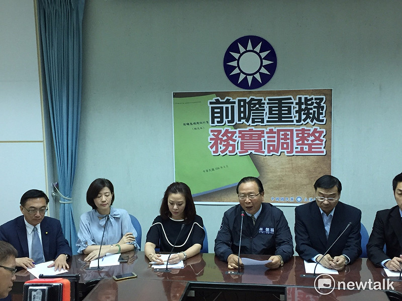 國民黨團總召林德福今(6)日表示，國民黨一定會對前瞻特別預算嚴加審查，行政院無好好調整內容，國民黨絕對不會讓行政院長林全順利上台報告。   圖：林人芳／攝