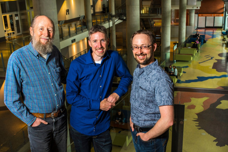 DeepMind團隊內有許多來自加拿大阿爾伯塔大學的教授，由左至右分別是薩頓（Richard Sutton），波林（Michael Bowling）和皮拉爾斯基（Patrick Pilarski），他們將會是該實驗室的負責人之一。   圖：翻攝自DeepMind