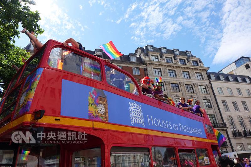 英國倫敦8日舉辦盛大的同志大遊行（Pride in London ），英國國會派出遊行車輛。   圖:中央社