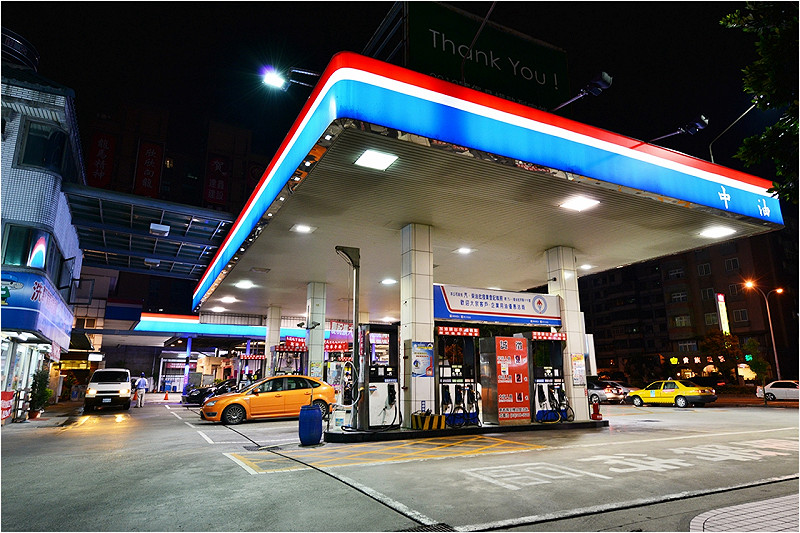 中油公司今 (9) 日宣布，明天凌晨零時起調漲各式汽、柴油價格每公升各新台幣0.4元、0.5元。   圖 : 翻攝自oilgroup網站