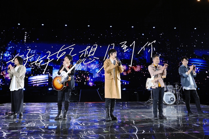 2023 年 11 月，五月天在上海舉辦的《好好好想見到你》演唱會被指控假唱。   圖：相信音樂提供