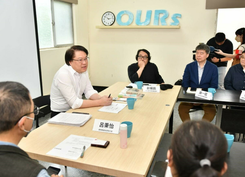 內政部長林右昌日前拜會民間社宅推動團體「OURs都市改革組織」。   圖：內政部提供