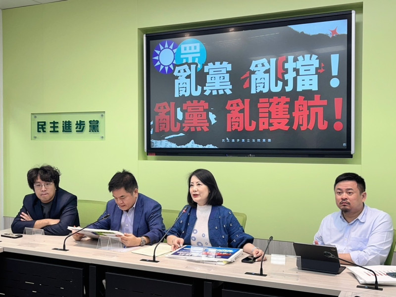 針對國台辦宣布嚴懲台灣5名嘴，綠委沈伯洋示警將與藍營「藐視國會罪」完美搭配。   圖：金大鈞/攝
