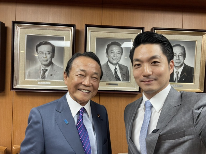 台北市長蔣萬安與日本前首相麻生太郎。   圖：台北市政府 / 提供
