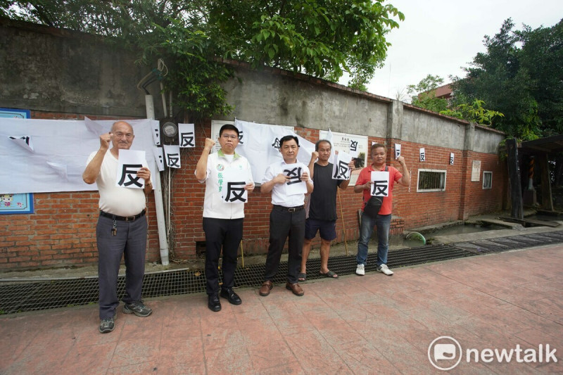 三坑居民反對台水在老街路口設置中繼抽水加壓站。   圖：林昀真/攝