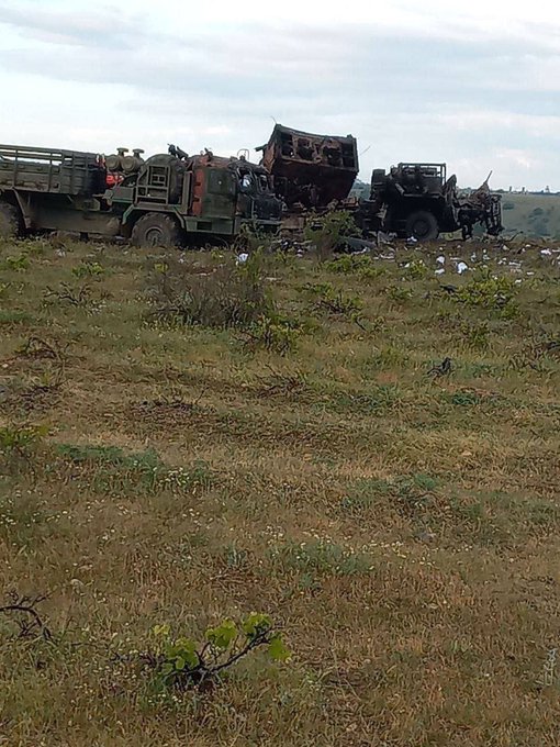 俄羅斯部署在貝爾貝克空軍基地的 S-300 與 S-400 防空系統的雷達在此次襲擊中被破壞，部分防空飛彈發射車也遭損毀。   圖：翻攝自  @Mylovanov  X 帳號