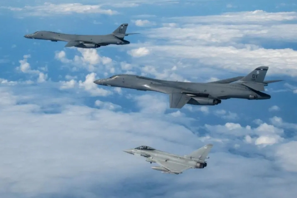  北約的轟炸機與戰機。 圖 : 翻攝自騰訊網/青松解局 