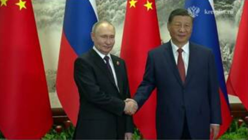 俄羅斯總統普丁（左）16 日訪問北京，與中國國領導人習近平（右）共同發表「戰略協作夥伴關係」聲明。   圖 : 翻攝自克里姆林宮官網