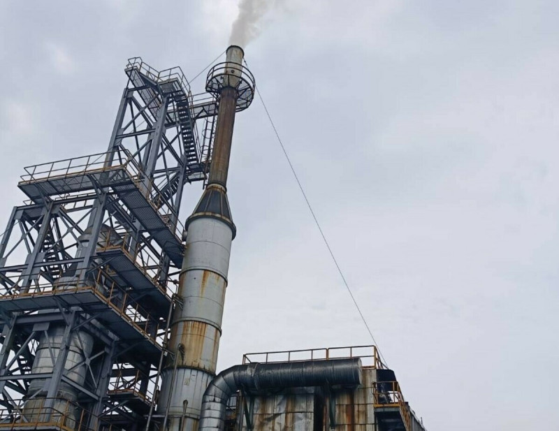 屏縣查核工廠排放黑煙。   圖：屏東縣環保局/提供
