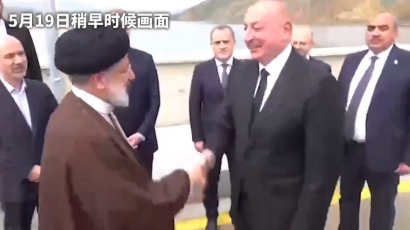 事故發生前，伊朗總統萊希（左）與亞塞拜然總統阿利耶夫（右）會面。   圖：翻攝自 xiao in X（前推特）