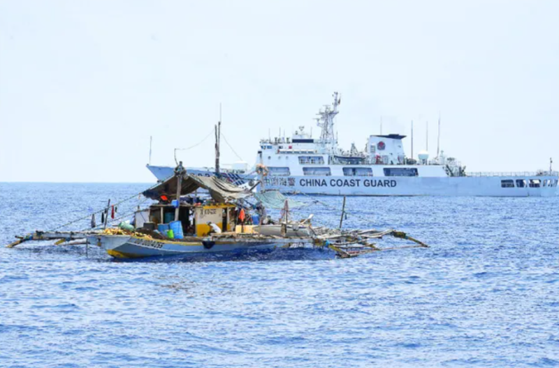 菲律賓船隻試圖接近黃岩島當日，中國海警局就發布了第 3 號令。   圖：翻攝自劉慶彬