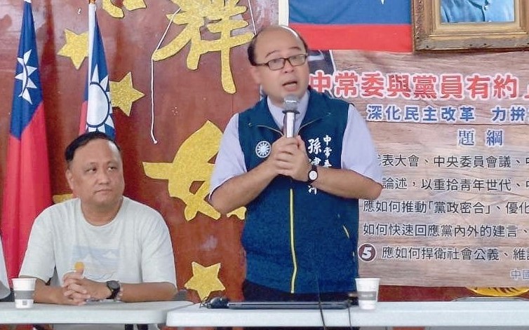 孫健萍(右)近日在高雄舉辦「中常委與黨員有約」巡迴咖啡會。   圖：孫健萍/提供